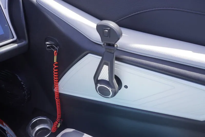 Slide: The Image of Tigé 23ZX 2023 - 50