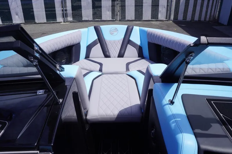 Slide: The Image of Tigé 23ZX 2023 - 62