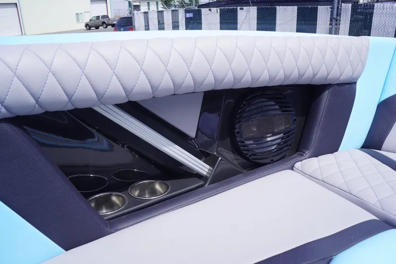 Slide: The Image of Tigé 23ZX 2023 - 68