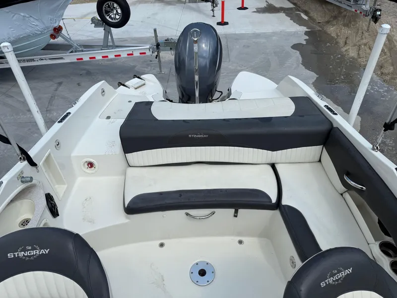 Slide: The Image of Stingray 234LR 2016 - 10