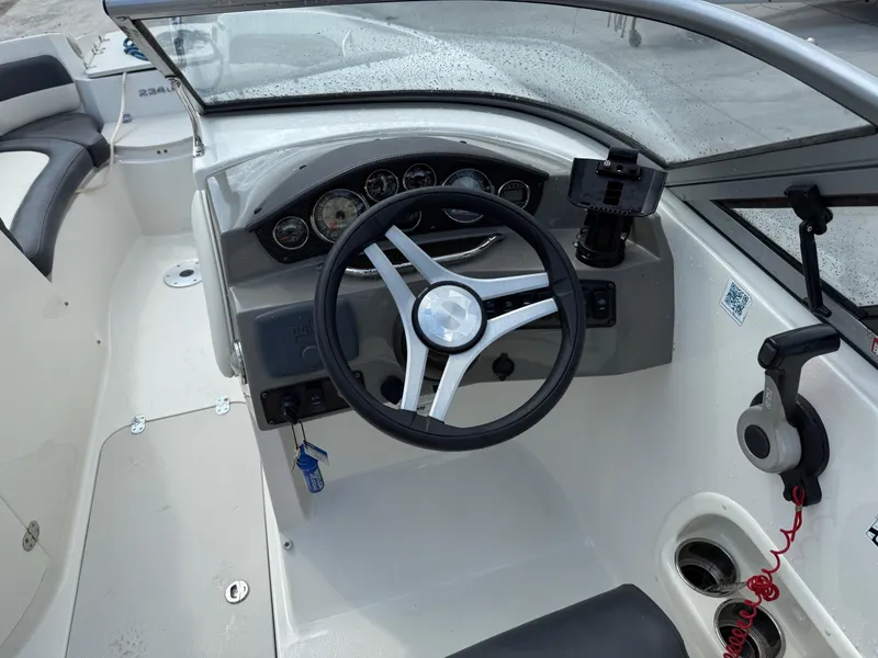 Slide: The Image of Stingray 234LR 2016 - 3