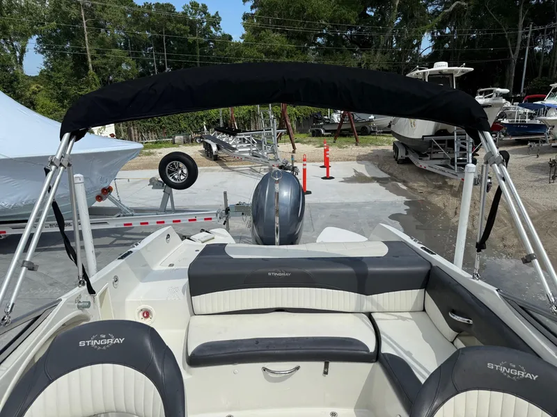 Slide: The Image of Stingray 234LR 2016 - 6