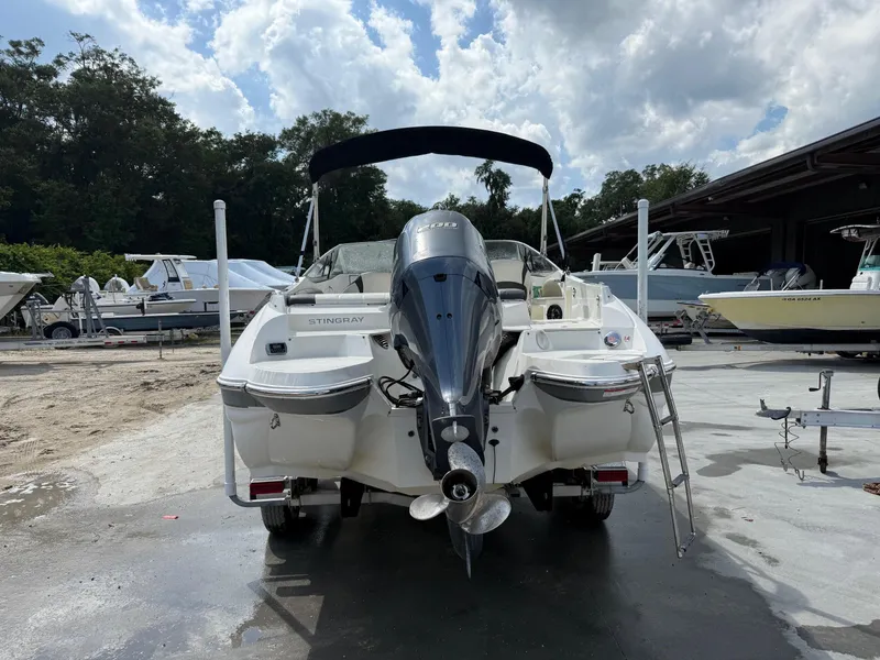 Slide: The Image of Stingray 234LR 2016 - 7