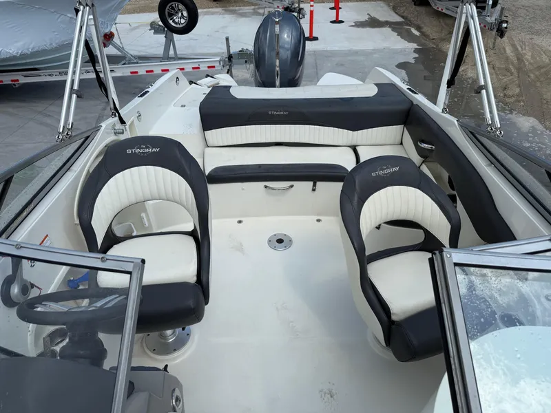 Slide: The Image of Stingray 234LR 2016 - 9