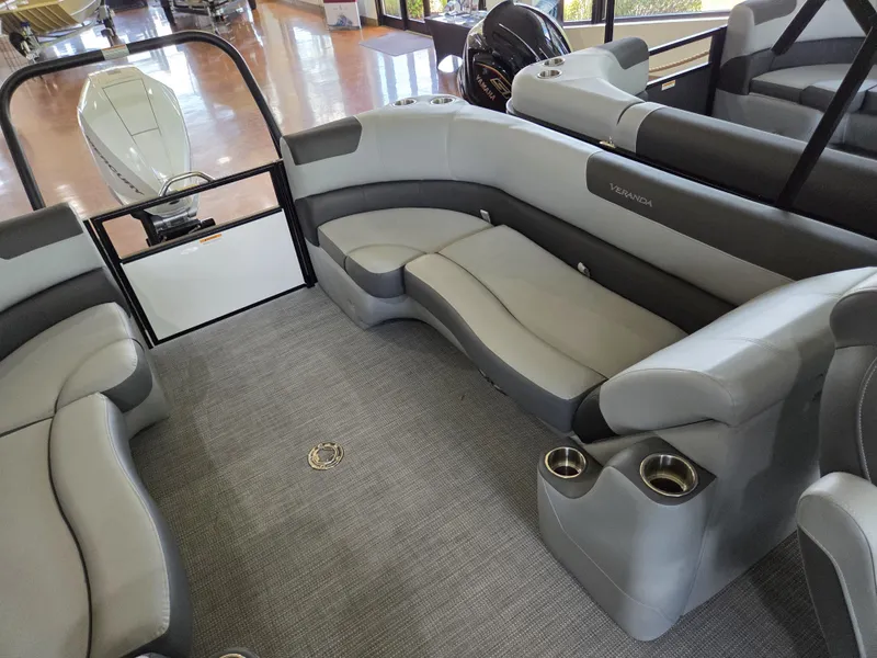 Slide: The Image of Veranda VR22RC 2025 - 11