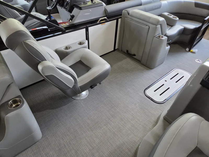 Slide: The Image of Veranda VR22RC 2025 - 13