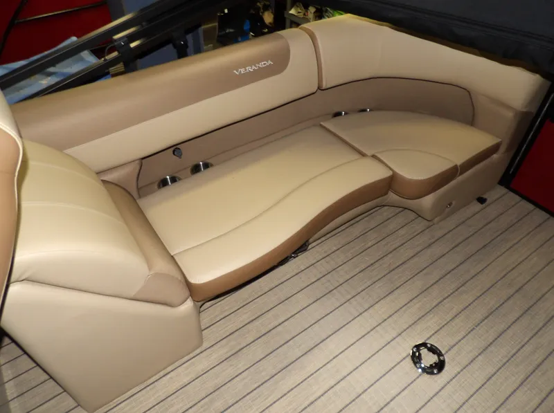 Slide: The Image of Veranda VR22RC 2025 - 7