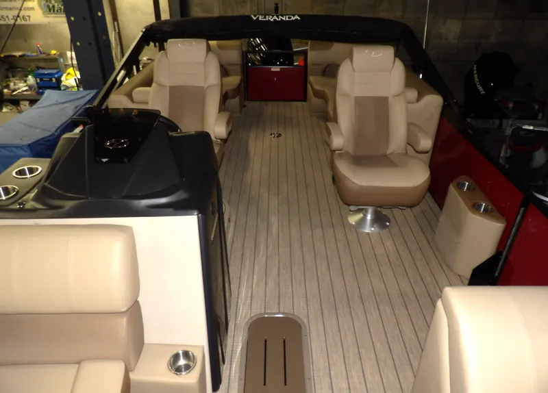 Slide: The Image of Veranda VR22RC 2025 - 9