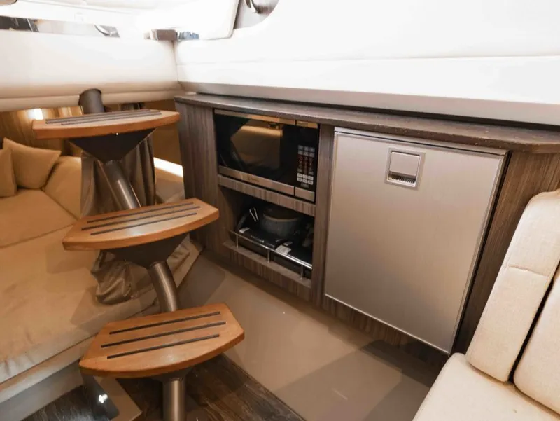 Slide: The Image of Sea Ray SLX 400 2019 - 25