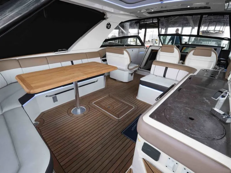 Slide: The Image of Sea Ray SLX 400 2019 - 6