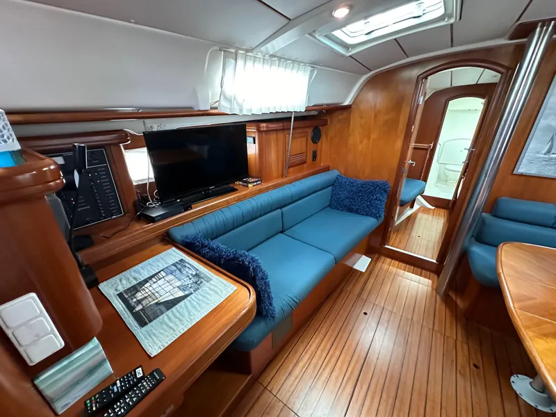 Slide: The Image of Beneteau 411 2002 - 54