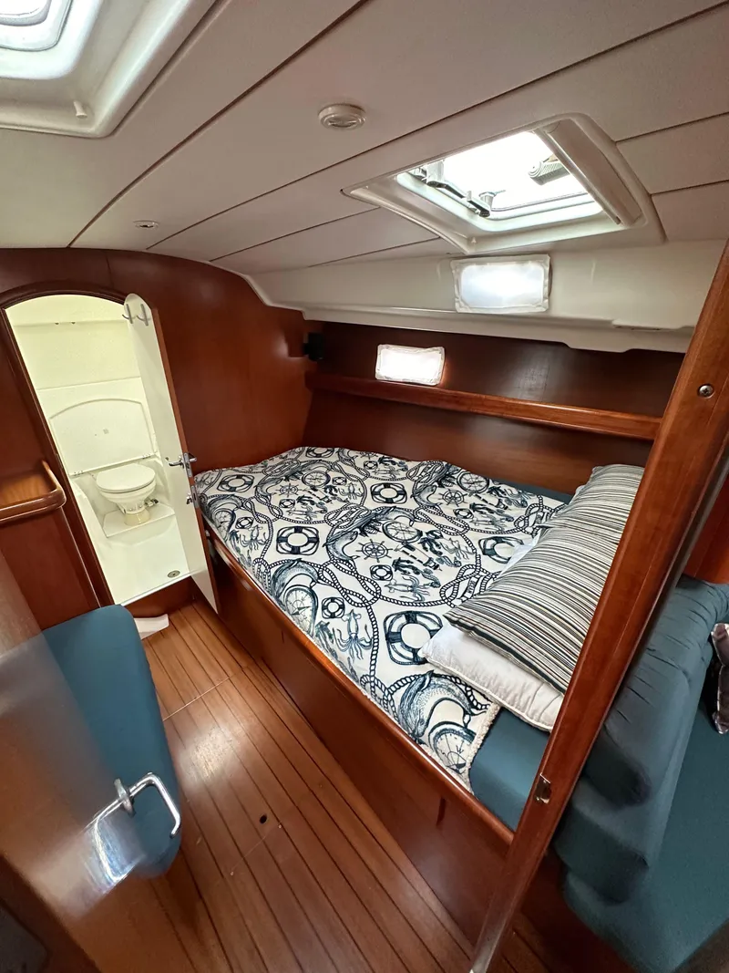 Slide: The Image of Beneteau 411 2002 - 60