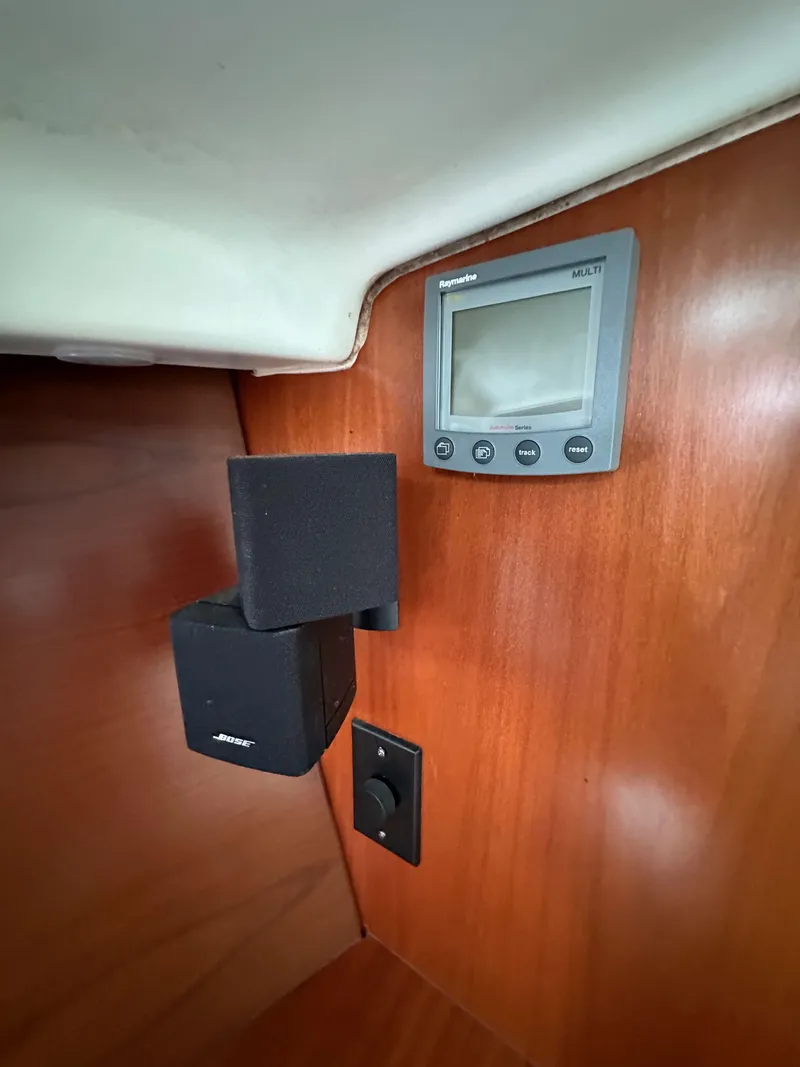 Slide: The Image of Beneteau 411 2002 - 65