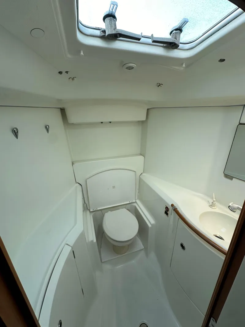 Slide: The Image of Beneteau 411 2002 - 66