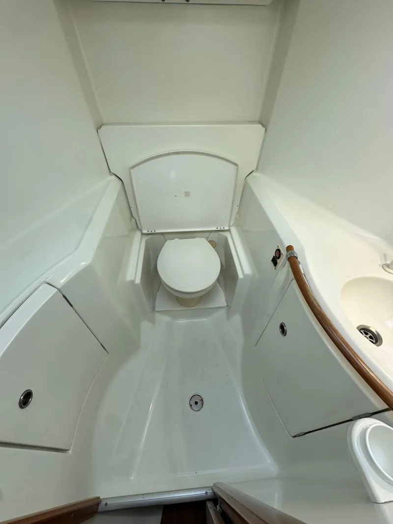 Slide: The Image of Beneteau 411 2002 - 67