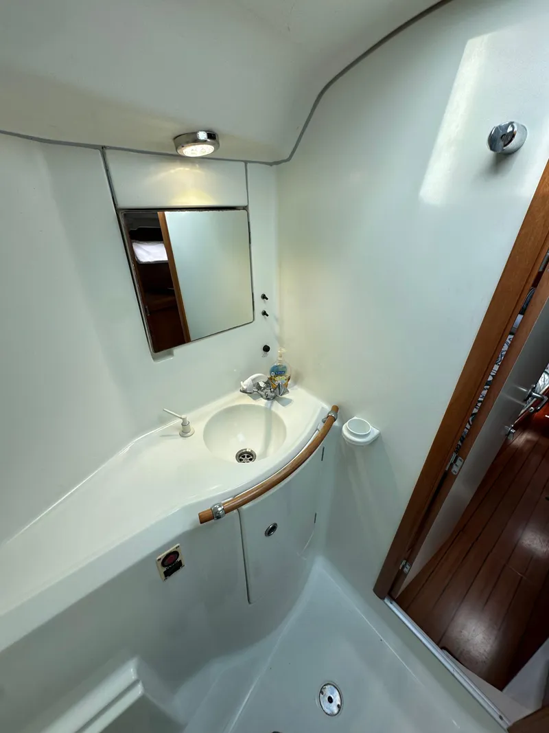 Slide: The Image of Beneteau 411 2002 - 68