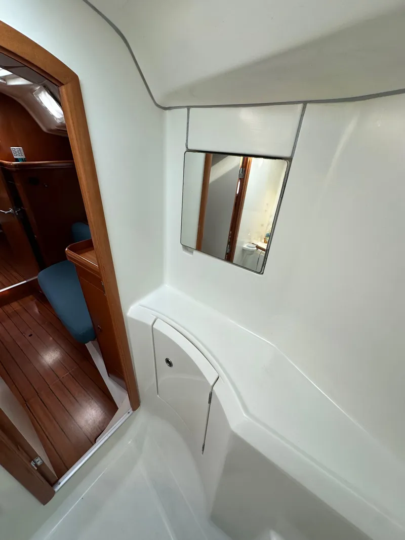 Slide: The Image of Beneteau 411 2002 - 69