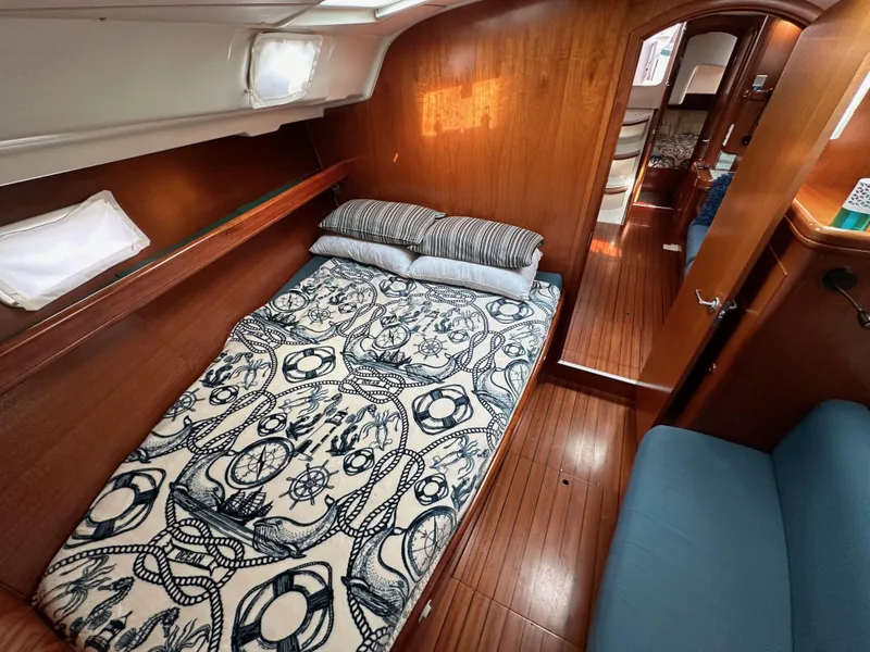 Slide: The Image of Beneteau 411 2002 - 71