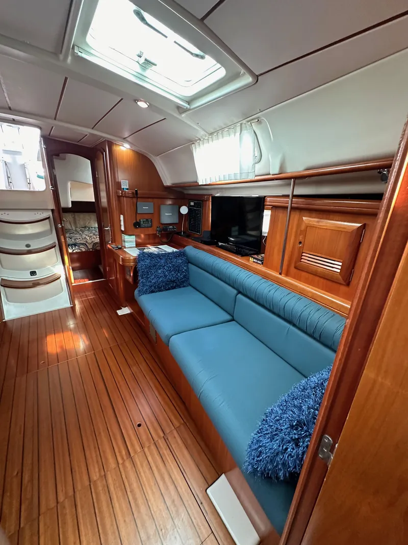 Slide: The Image of Beneteau 411 2002 - 73