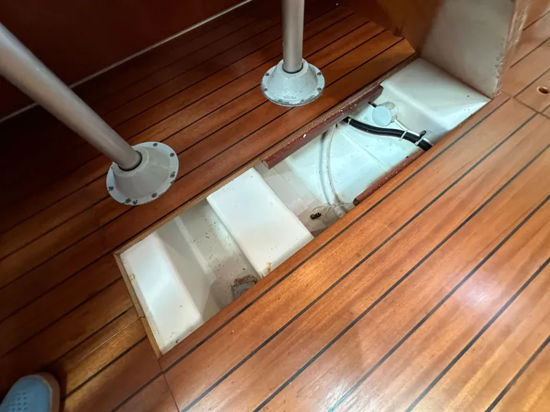 Slide: The Image of Beneteau 411 2002 - 76