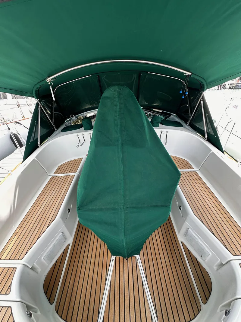 Slide: The Image of Beneteau 411 2002 - 92