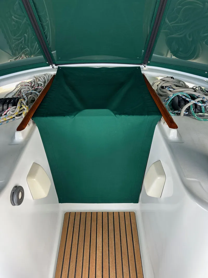 Slide: The Image of Beneteau 411 2002 - 93