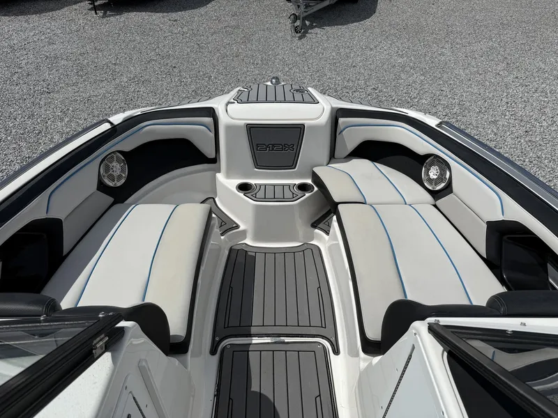 Slide: The Image of Yamaha 212X 2017 - 4