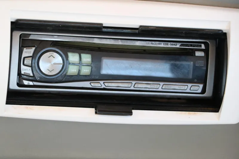 Slide: The Image of Bennington 2577 RFi Tri Toon 2007 - 27