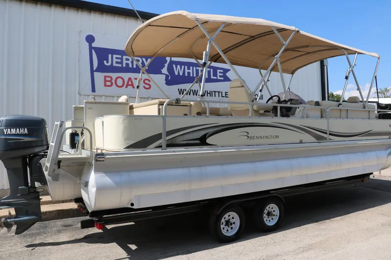 Slide: The Image of Bennington 2577 RFi Tri Toon 2007 - 3