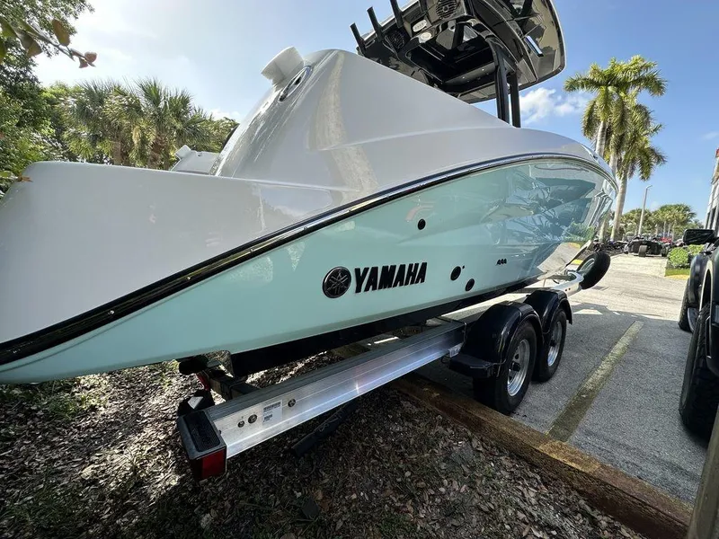 Slide: The Image of Yamaha 255 FSH Sport E 2025 - 2