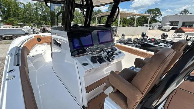 Slide: The Image of Sea Pro 322 CC 2025 - 11