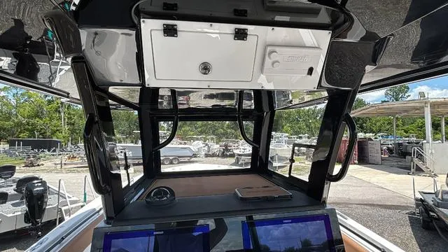 Slide: The Image of Sea Pro 322 CC 2025 - 14