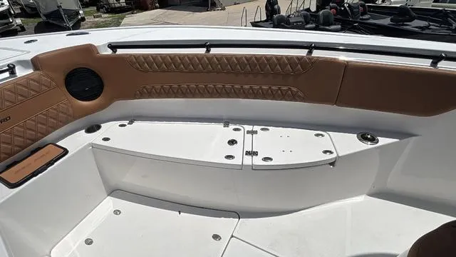 Slide: The Image of Sea Pro 322 CC 2025 - 22