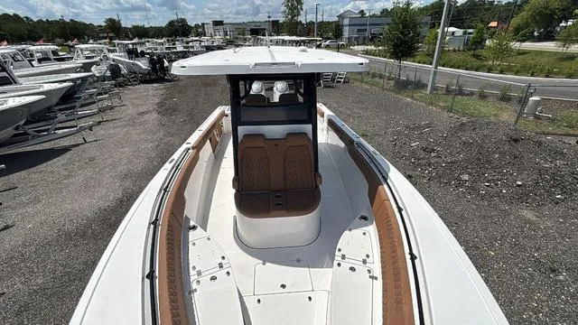 Slide: The Image of Sea Pro 322 CC 2025 - 23