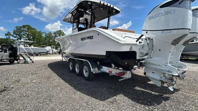 Slide: The Image of Sea Pro 322 CC 2025 - 33