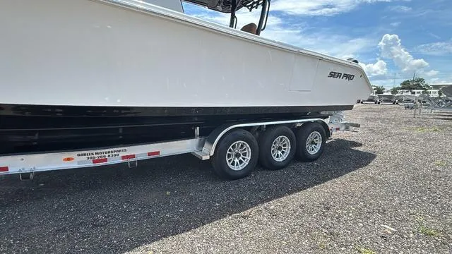 Slide: The Image of Sea Pro 322 CC 2025 - 36