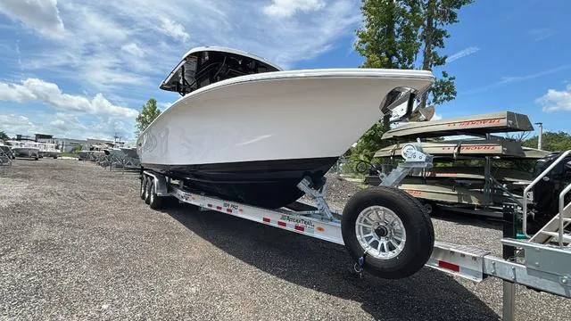 Slide: The Image of Sea Pro 322 CC 2025 - 39