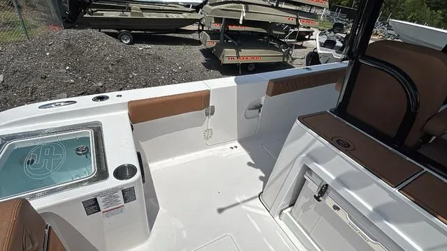 Slide: The Image of Sea Pro 322 CC 2025 - 5