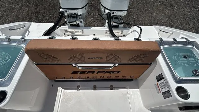 Slide: The Image of Sea Pro 322 CC 2025 - 7