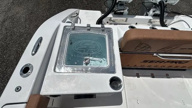 Slide: The Image of Sea Pro 322 CC 2025 - 8