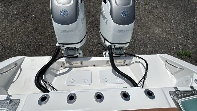 Slide: The Image of Sea Pro 322 CC 2025 - 9