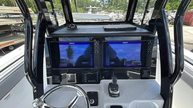 Slide: The Image of Sea Pro 292 CC 2025 - 13