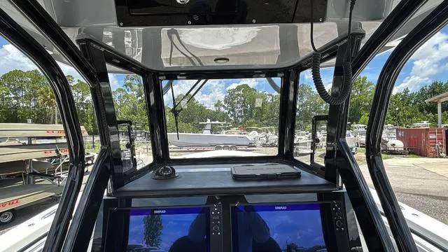 Slide: The Image of Sea Pro 292 CC 2025 - 14