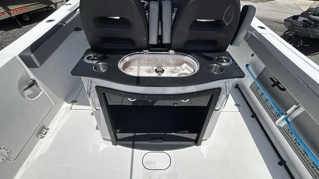 Slide: The Image of Sea Pro 292 CC 2025 - 17