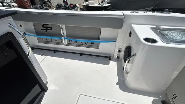 Slide: The Image of Sea Pro 292 CC 2025 - 18