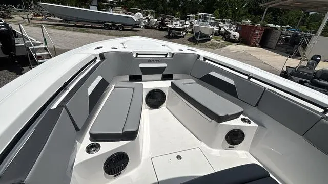 Slide: The Image of Sea Pro 292 CC 2025 - 2