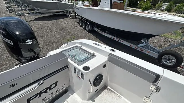 Slide: The Image of Sea Pro 292 CC 2025 - 21