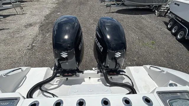 Slide: The Image of Sea Pro 292 CC 2025 - 22