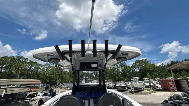 Slide: The Image of Sea Pro 292 CC 2025 - 23