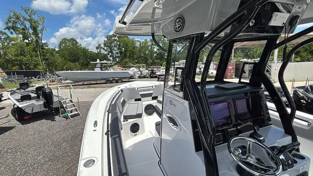 Slide: The Image of Sea Pro 292 CC 2025 - 24